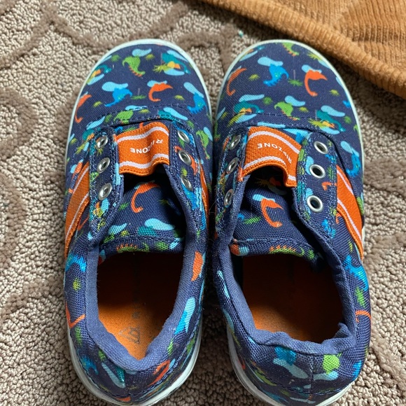 SOLD — Ripzone Slip ons — Size 9 - Picture 2 of 3